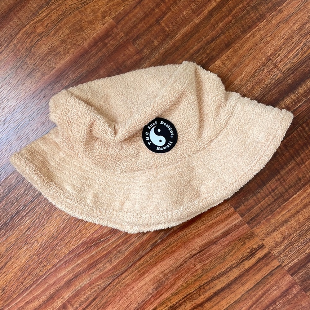 T&C surf design bucket hat